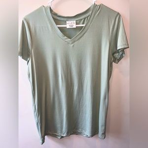 💚Green Wonderly T-shirt.